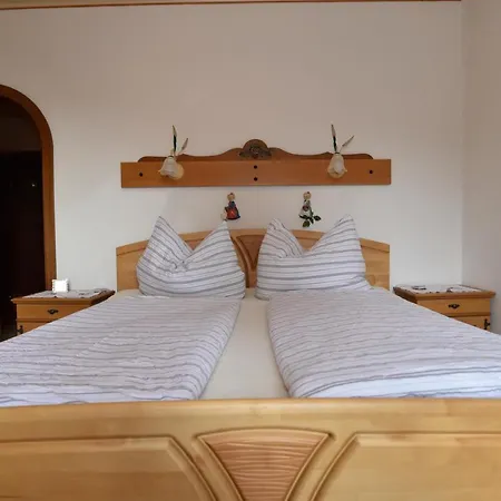 Πανσιόν Pm-apart Ries Rosina